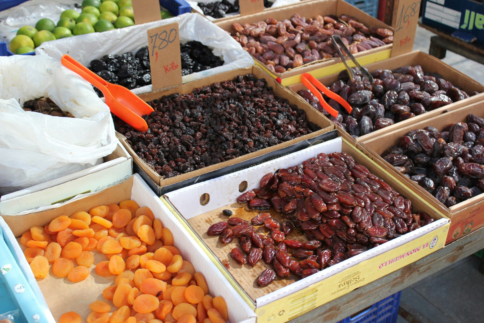 Packed cases of dried food products prepared in mixed order quantities