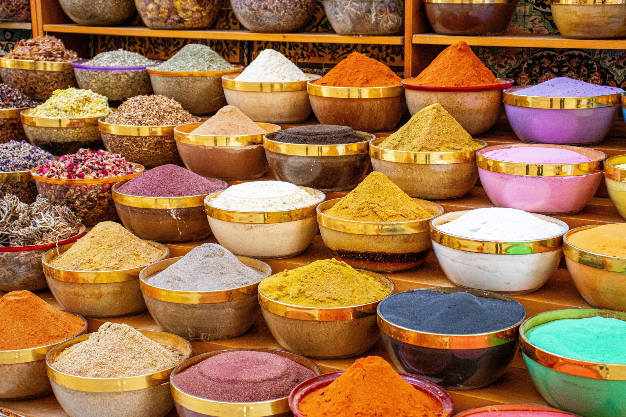 Display of spices and dry food commodities offered through foodstuff trading